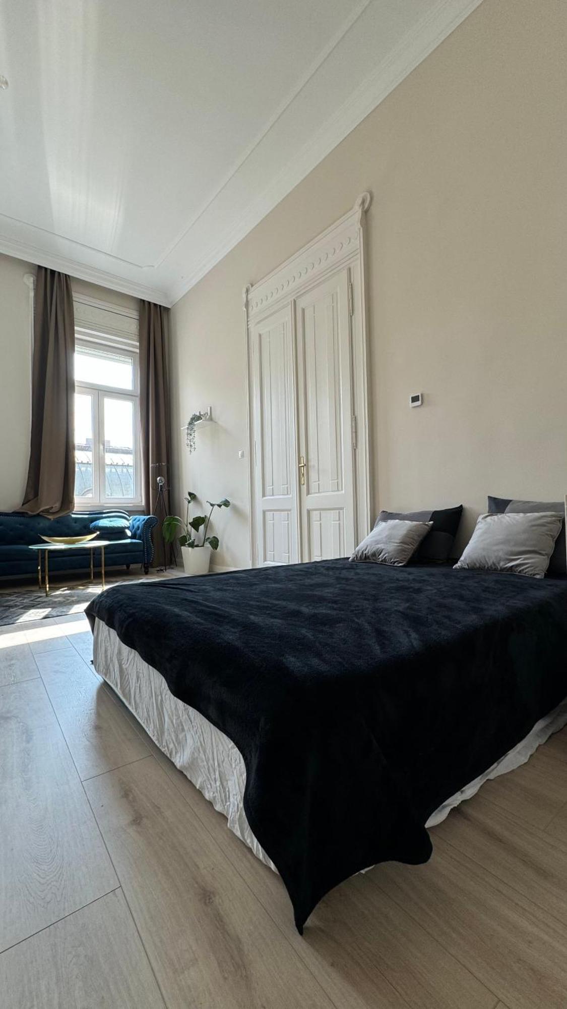 Luxury Parisian Designed 3-bedroom Gem In Heart Of Apartamento Budapest